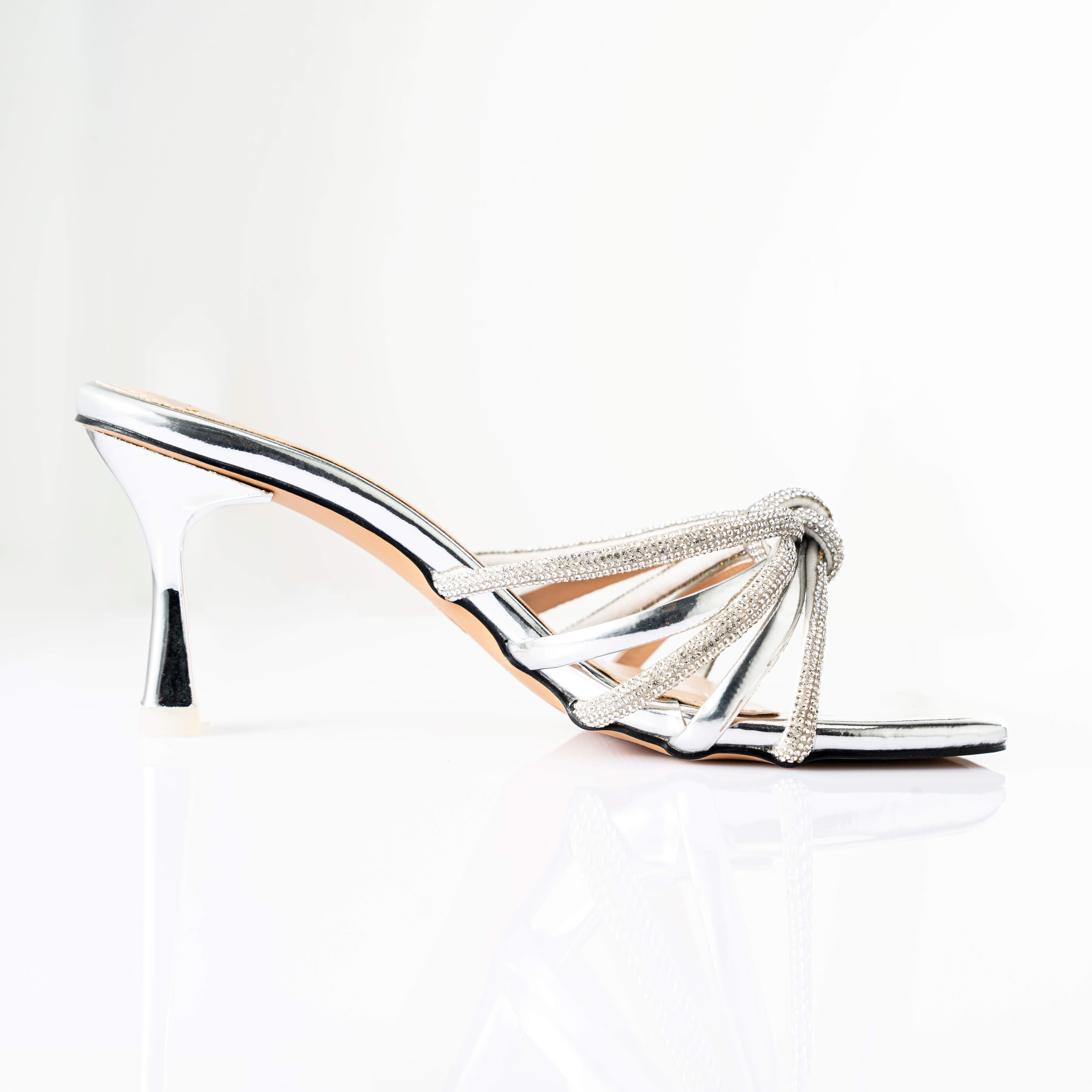 Giày cao gót nữ màu bạc quai đính đá